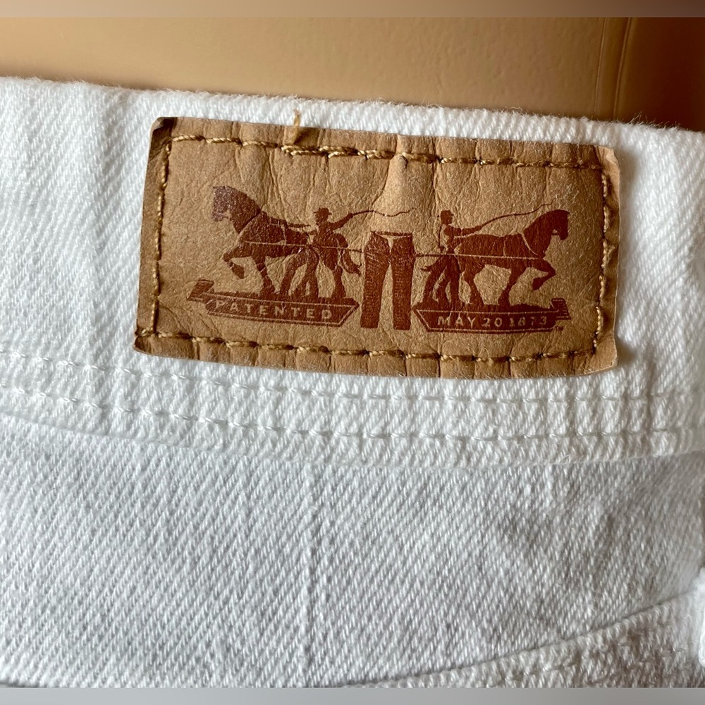 Worn once!🤩Levis!😎white denim shorts! size–6/w-28 - Picture 6 of 10